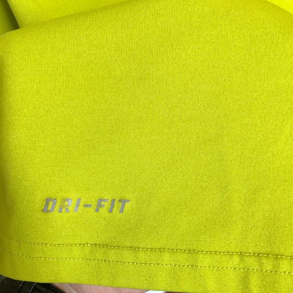 Neon Nike Dri-Fit size medium - Picture 4 of 6